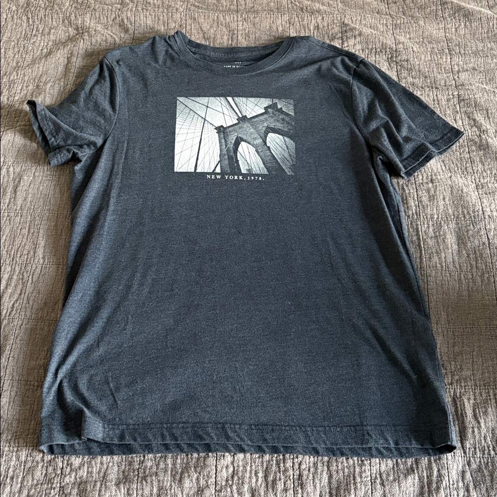 Banana Republic Factory Men’s NYC Tee size L